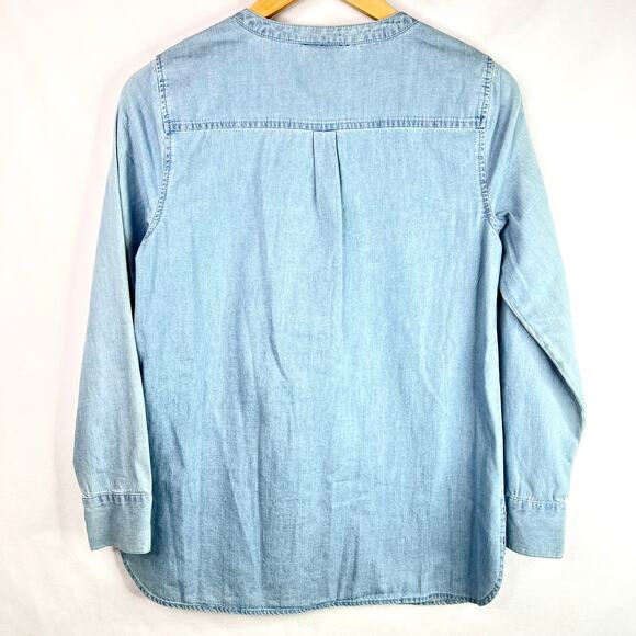 NWT J. Jill Clarity Wash Knot Button Denim Top XS - Picture 2 of 8